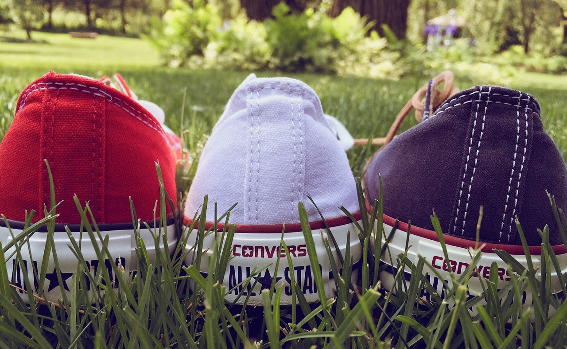 chucks-1427321_1920